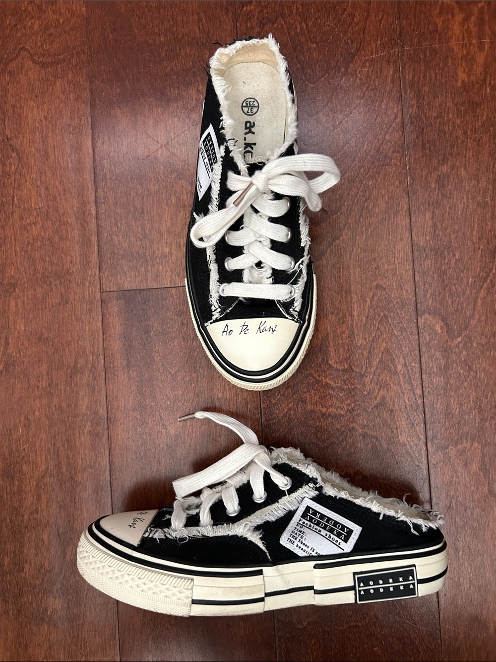 Black Frayed Canvas Low-Top Mules SlideSneakers with White Laces, Size 6.5 (37)